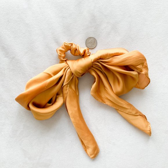 SOLD. Free People Oversized Bow Hair Tie Scrunchie - Picture 3 of 3